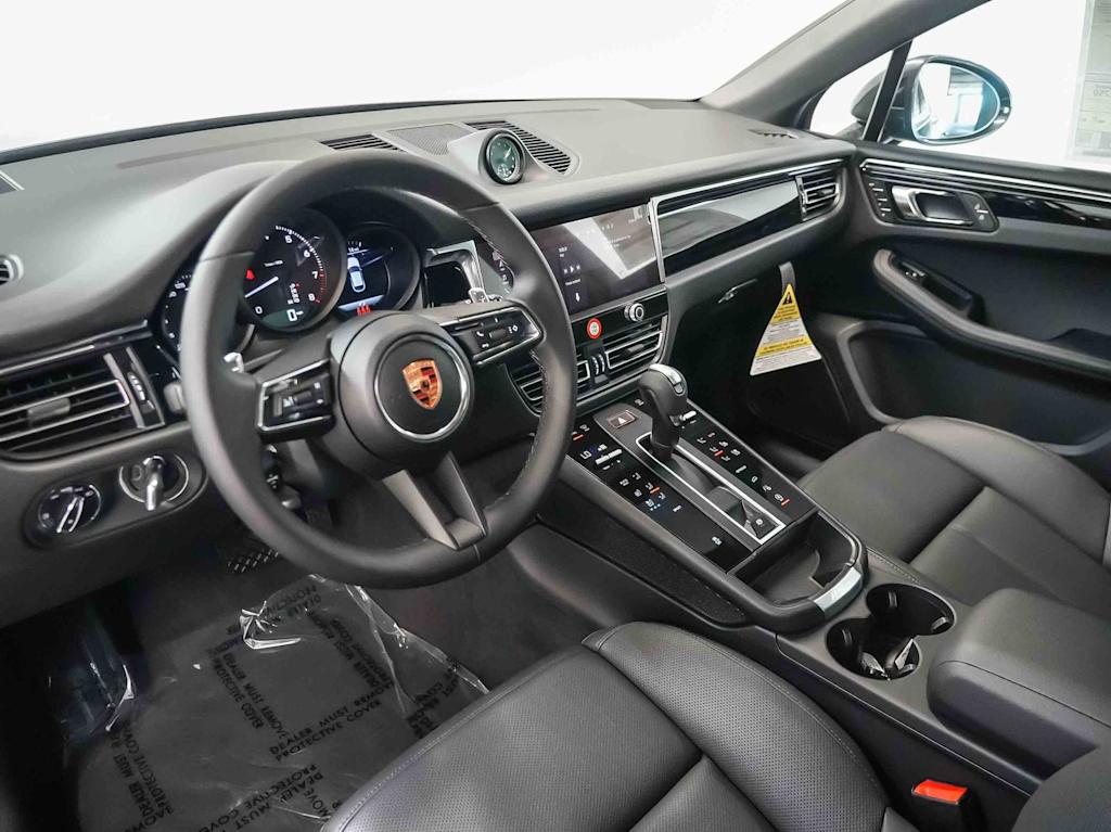 Thumbnail: 2026 Porsche Macan - 2