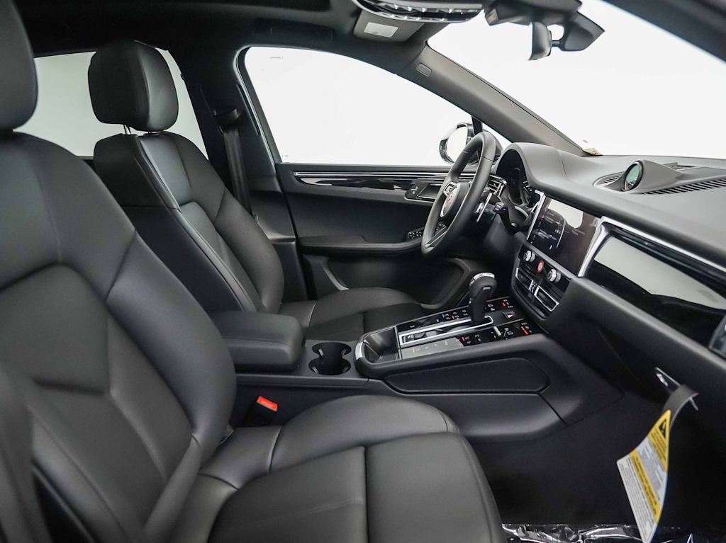 Thumbnail: 2026 Porsche Macan - 11