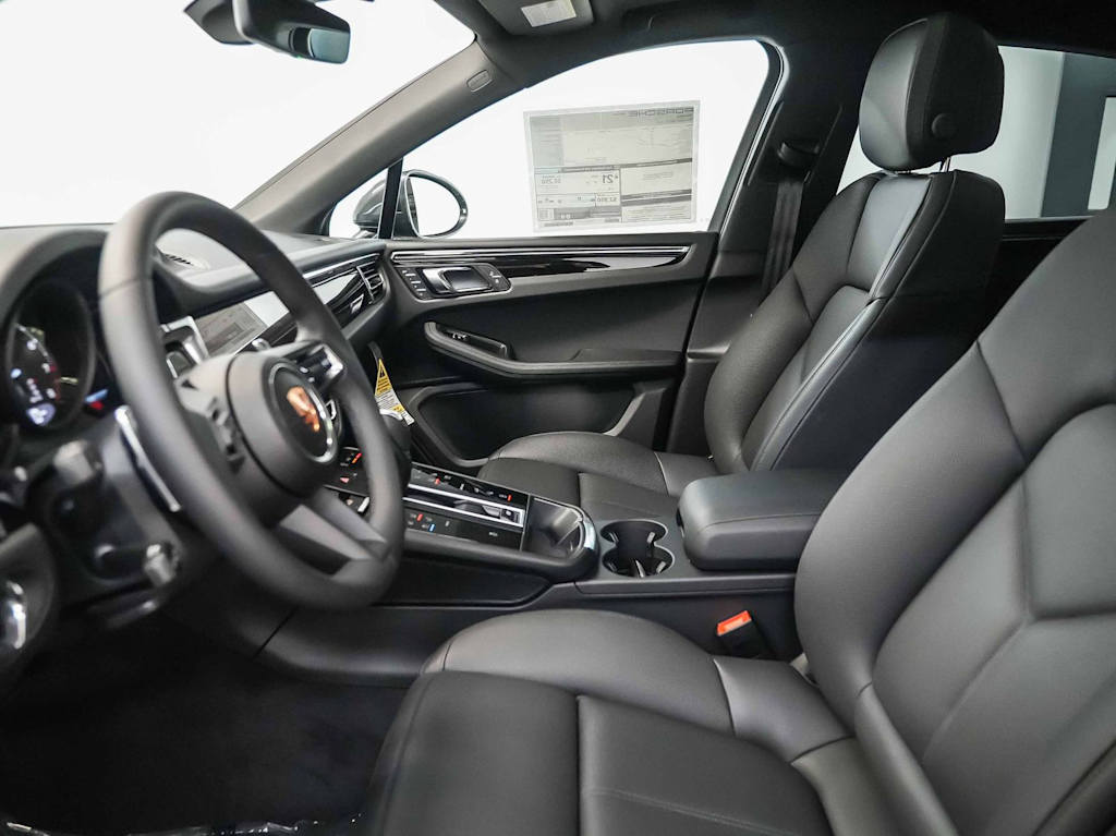 Thumbnail: 2026 Porsche Macan - 27