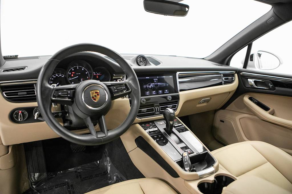 Thumbnail: 2023 Porsche Macan - 6