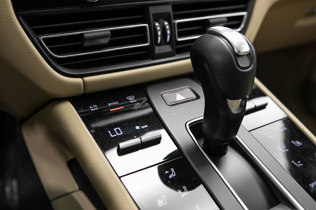 Thumbnail: 2023 Porsche Macan - 29