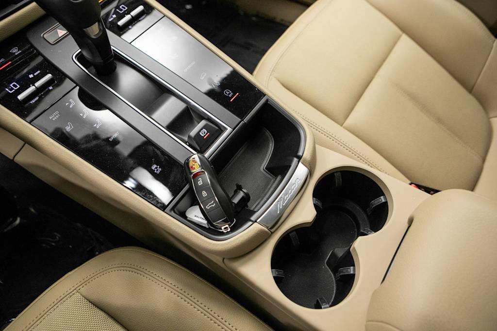 Thumbnail: 2023 Porsche Macan - 30