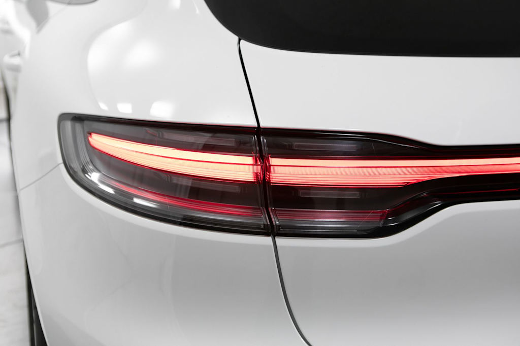 Thumbnail: 2023 Porsche Macan - 21