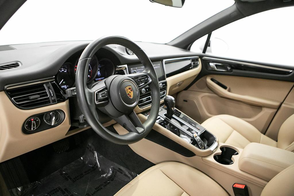 Thumbnail: 2023 Porsche Macan - 2
