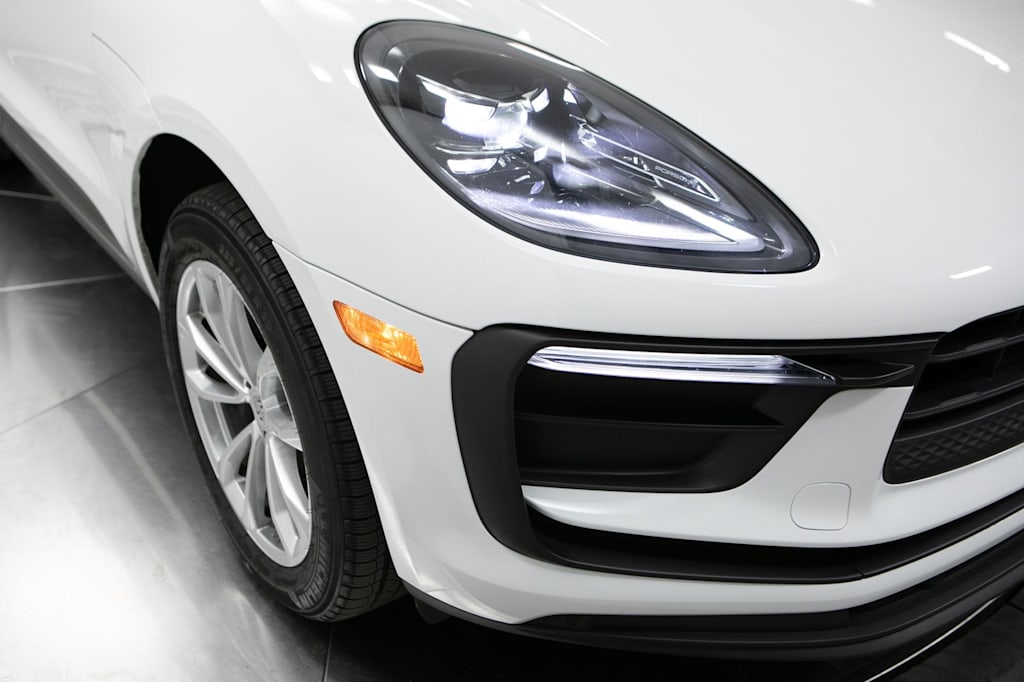 Thumbnail: 2023 Porsche Macan - 4