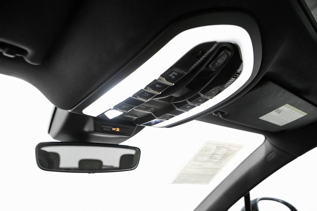 Thumbnail: 2023 Porsche Macan - 29