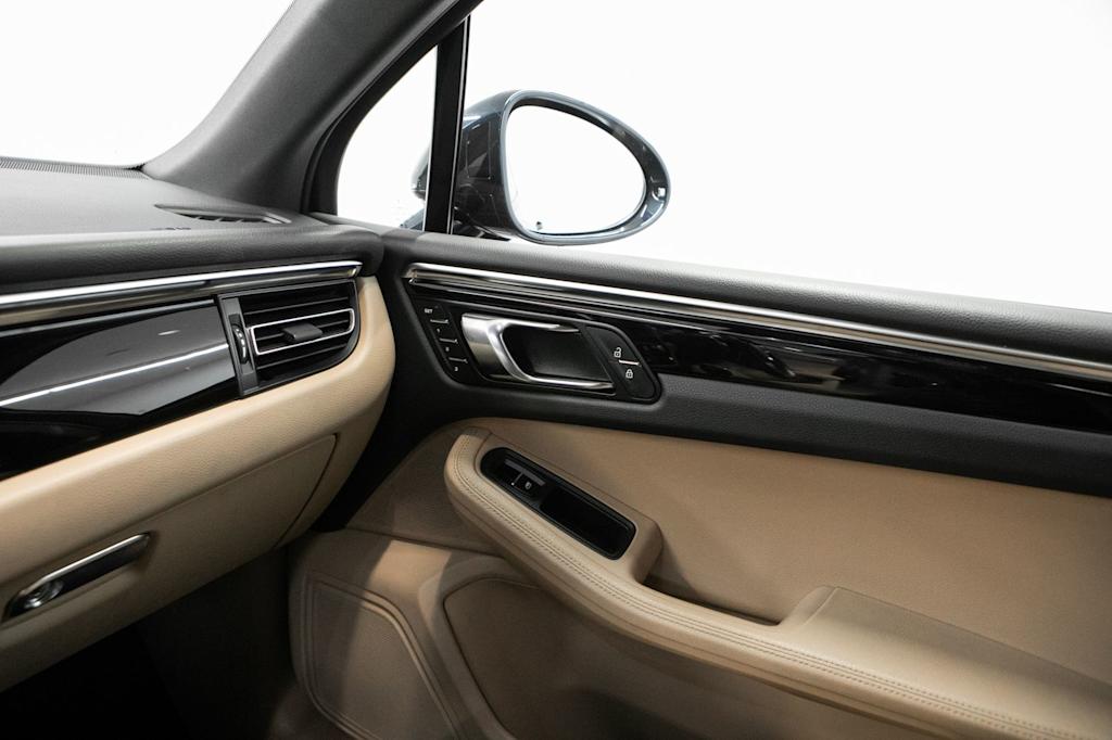 Thumbnail: 2023 Porsche Macan - 27