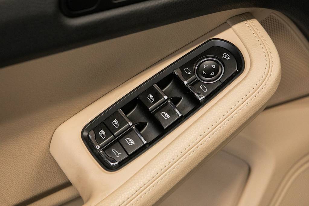Thumbnail: 2023 Porsche Macan - 22