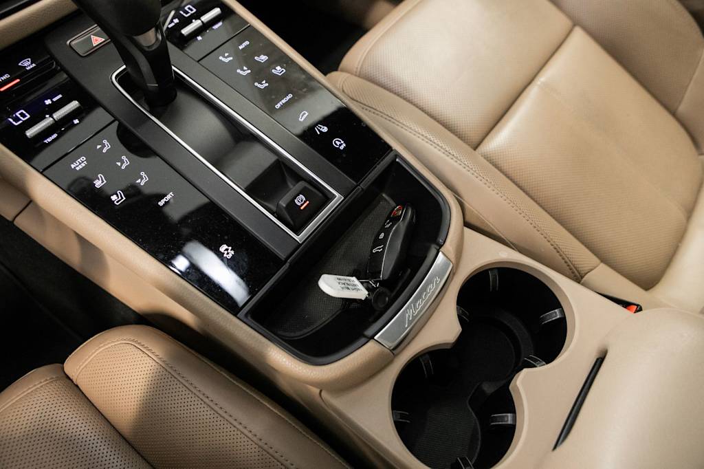 Thumbnail: 2023 Porsche Macan - 26