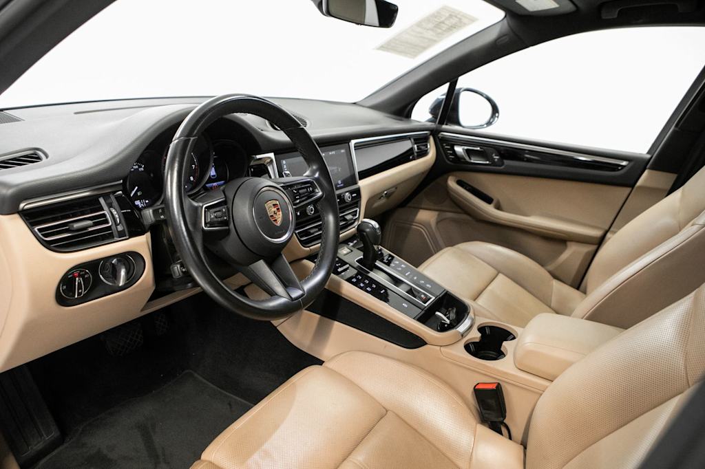 Thumbnail: 2023 Porsche Macan - 2