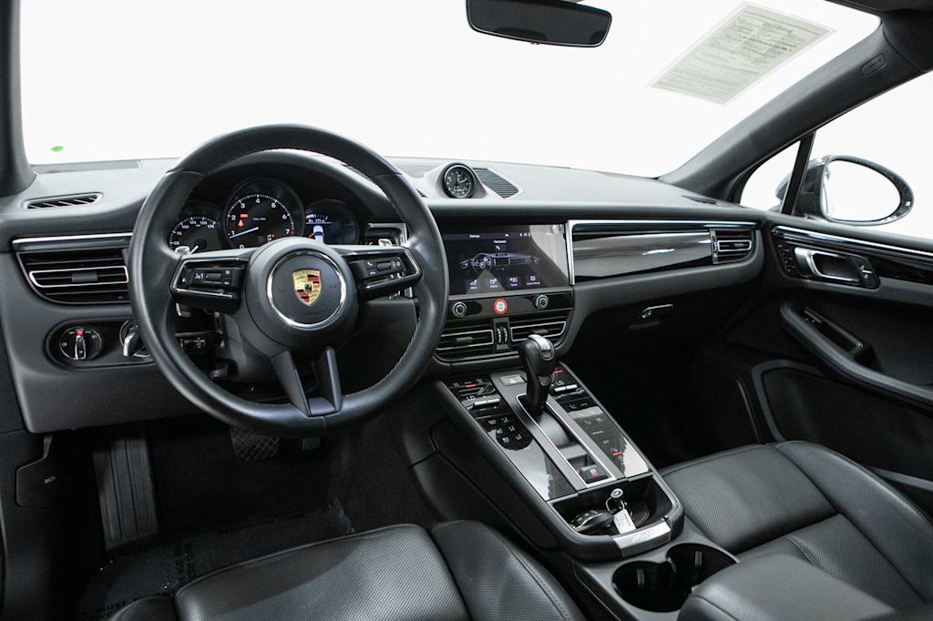 Thumbnail: 2023 Porsche Macan - 7