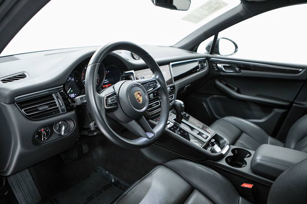 Thumbnail: 2023 Porsche Macan - 2