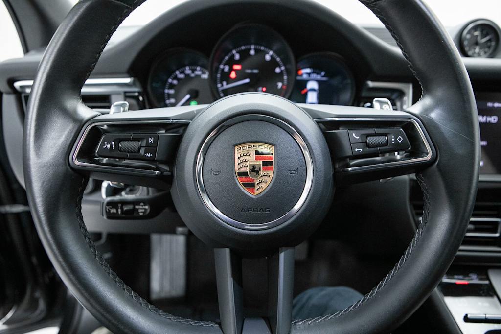 Thumbnail: 2023 Porsche Macan - 11