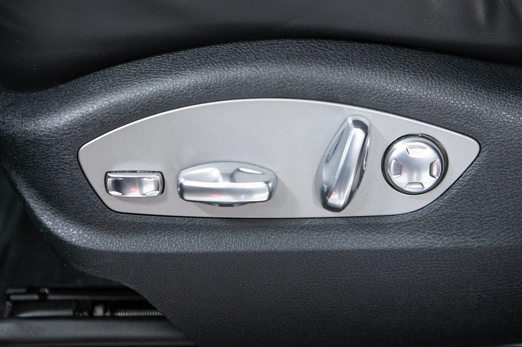Thumbnail: 2023 Porsche Macan - 25