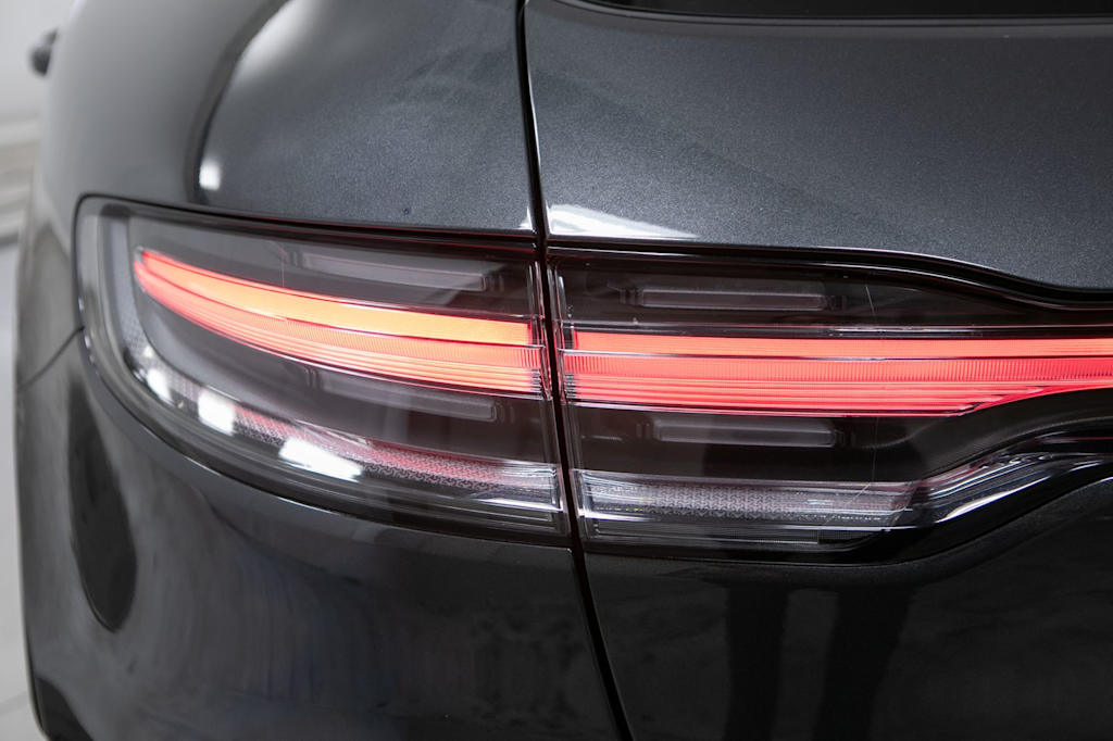 Thumbnail: 2023 Porsche Macan - 21
