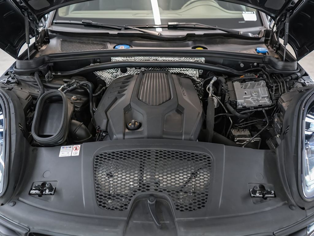 Thumbnail: 2024 Porsche Macan - 8