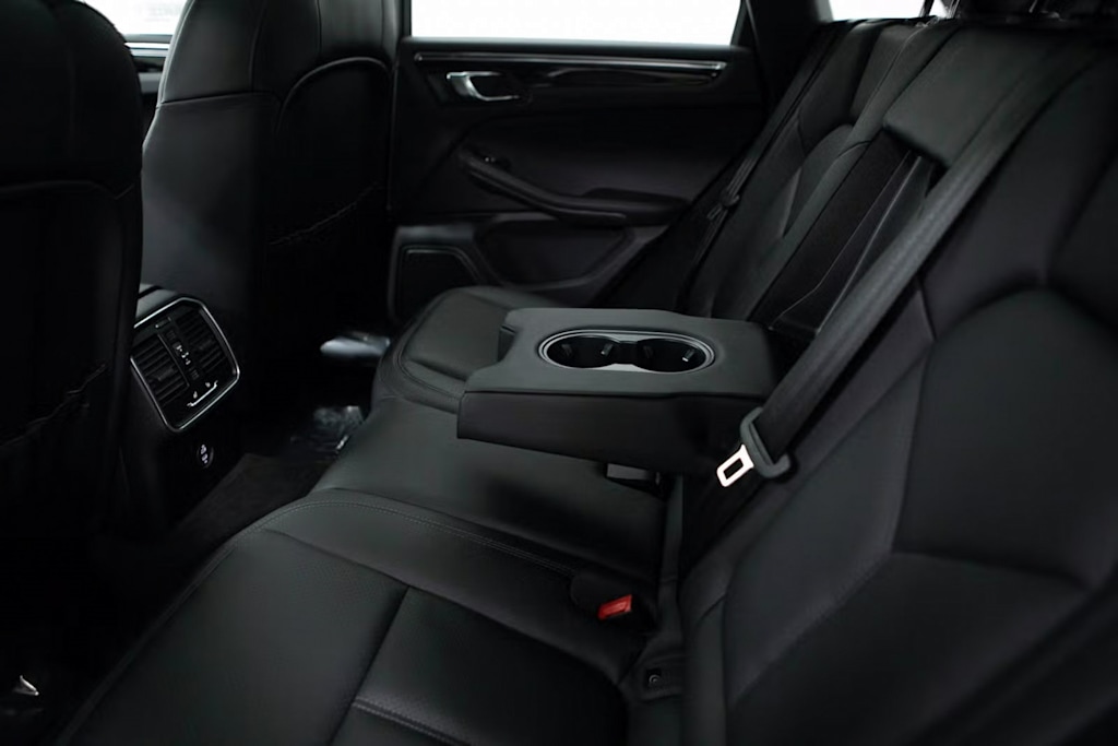 Thumbnail: 2025 Porsche Macan - 30