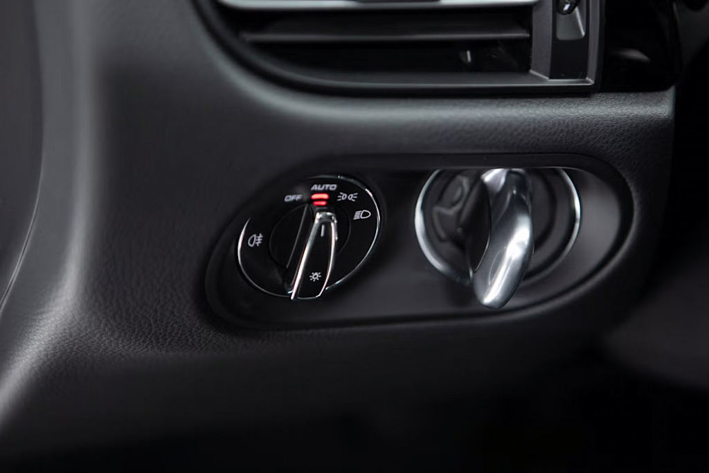 Thumbnail: 2025 Porsche Macan - 23