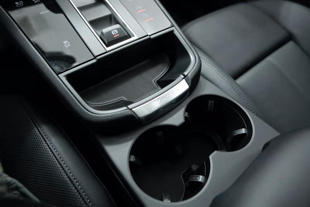 Thumbnail: 2025 Porsche Macan - 26