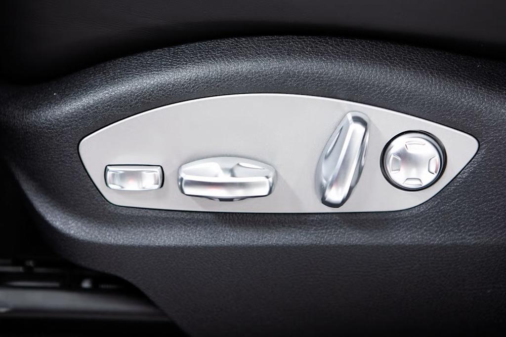 Thumbnail: 2025 Porsche Macan - 20