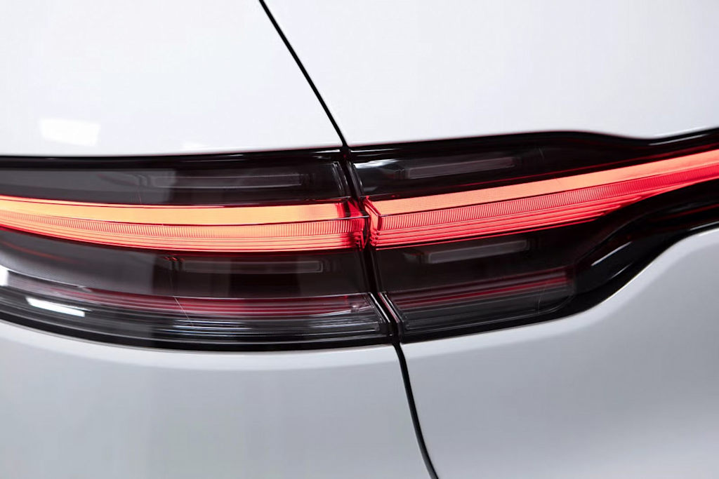 Thumbnail: 2025 Porsche Macan - 36