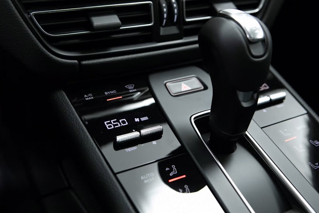 Thumbnail: 2025 Porsche Macan - 24