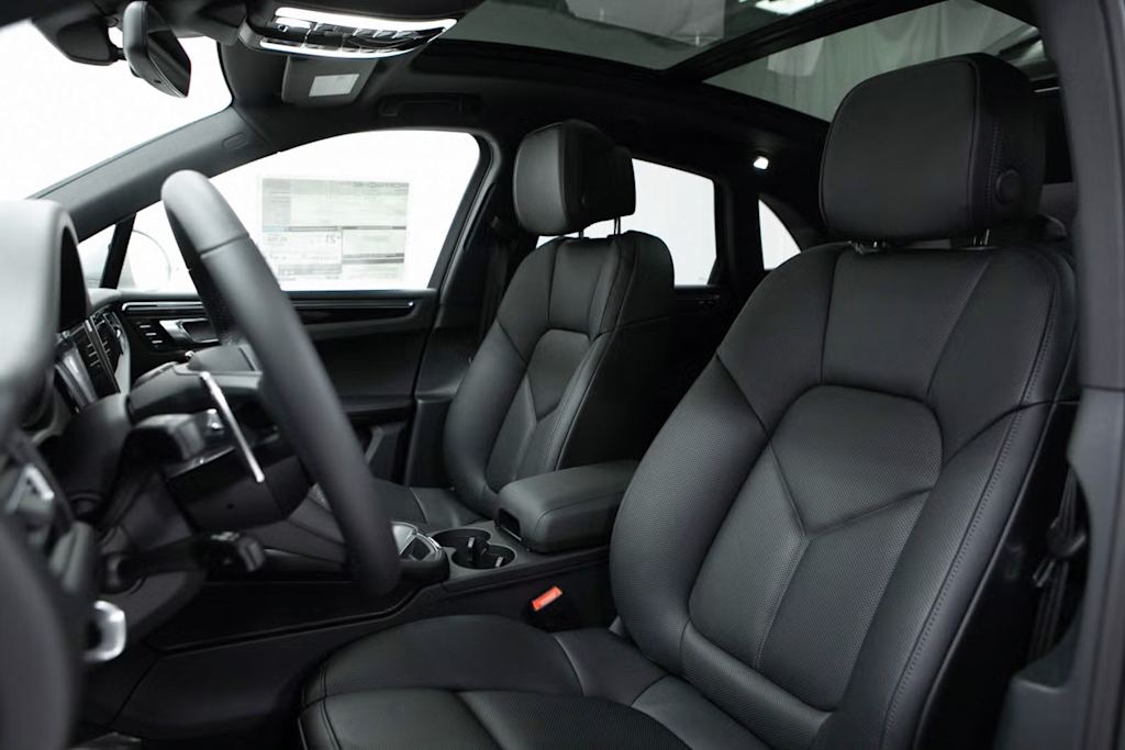 Thumbnail: 2025 Porsche Macan - 9