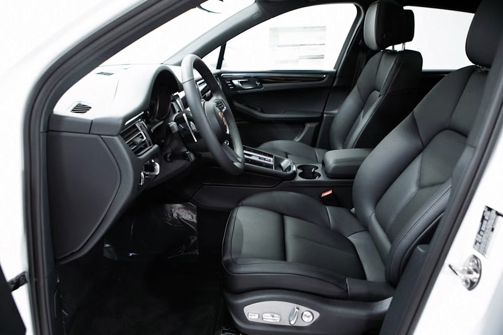 Thumbnail: 2025 Porsche Macan - 10