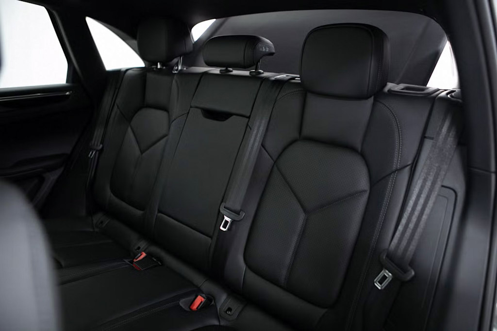 Thumbnail: 2025 Porsche Macan - 28