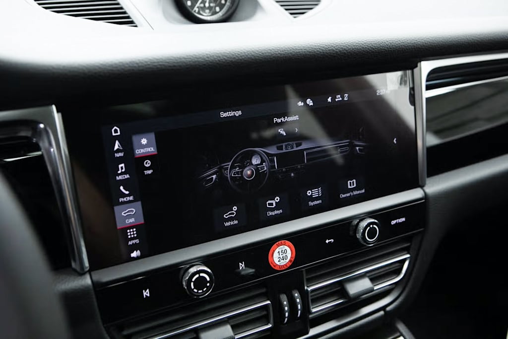 Thumbnail: 2025 Porsche Macan - 12