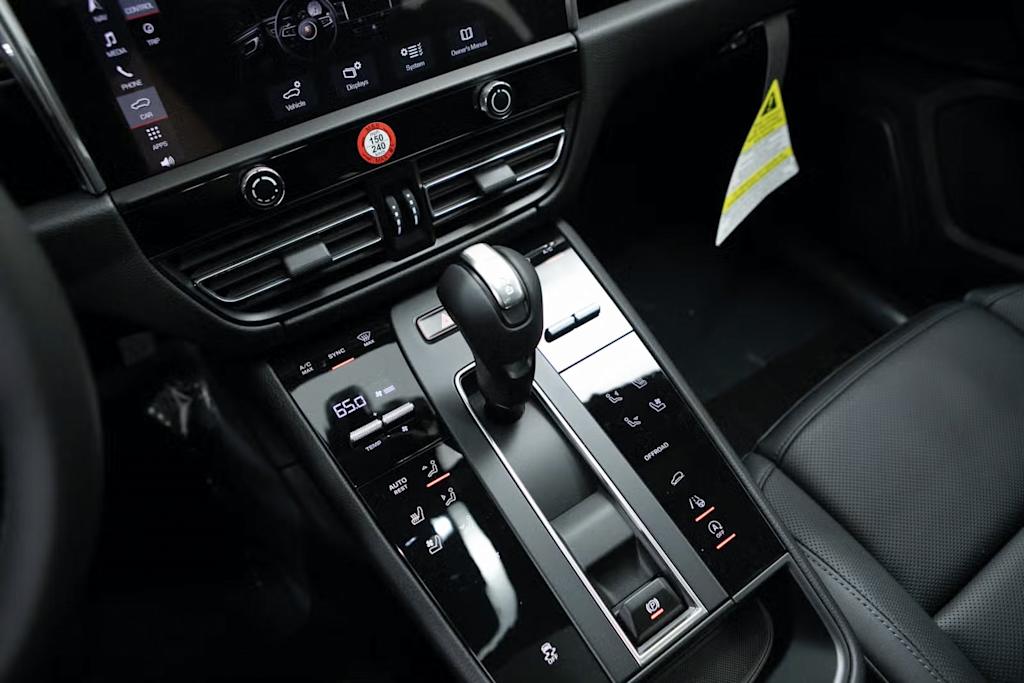 Thumbnail: 2025 Porsche Macan - 13