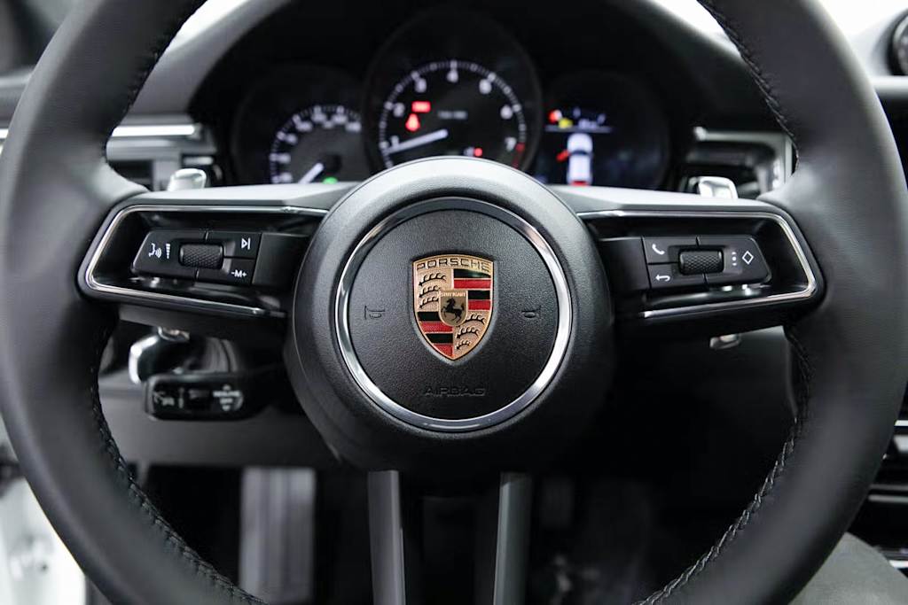 Thumbnail: 2025 Porsche Macan - 19