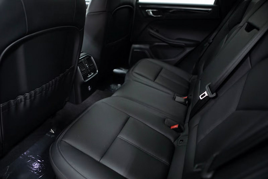 Thumbnail: 2025 Porsche Macan - 11