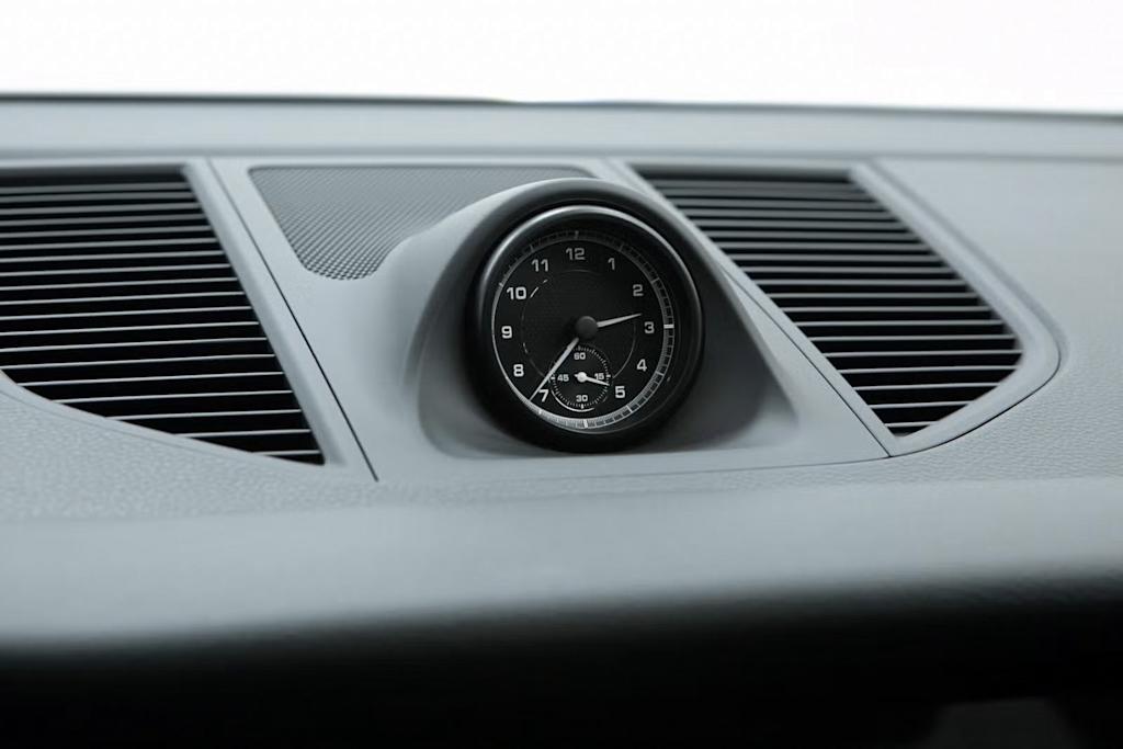 Thumbnail: 2025 Porsche Macan - 25