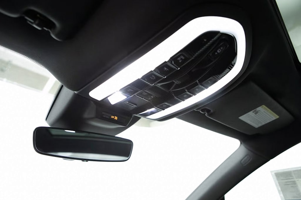 Thumbnail: 2025 Porsche Macan - 24