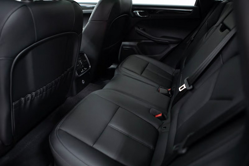 Thumbnail: 2025 Porsche Macan - 30