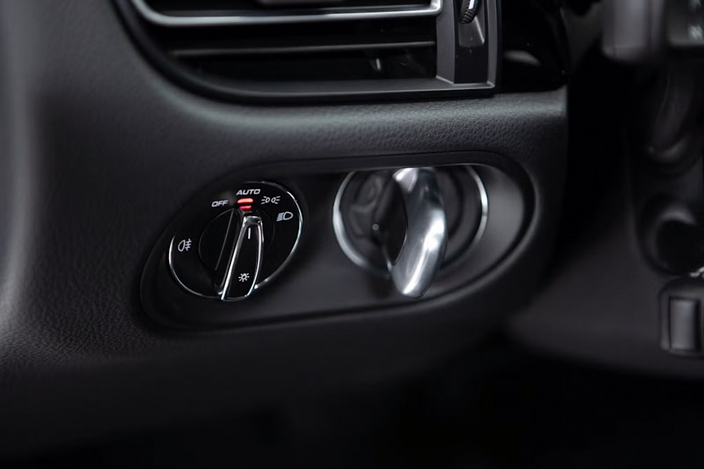 Thumbnail: 2025 Porsche Macan - 23