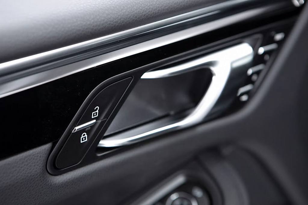 Thumbnail: 2025 Porsche Macan - 22