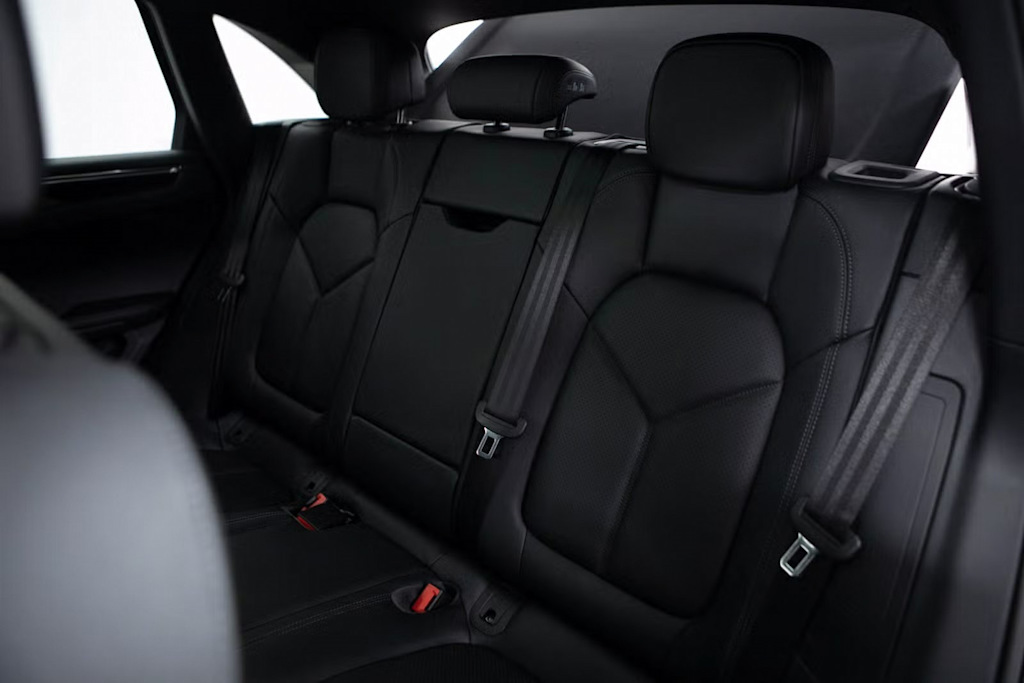 Thumbnail: 2025 Porsche Macan - 31