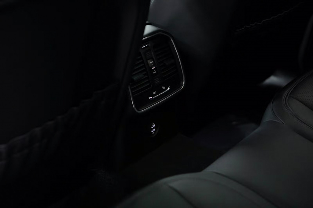 Thumbnail: 2025 Porsche Macan - 29