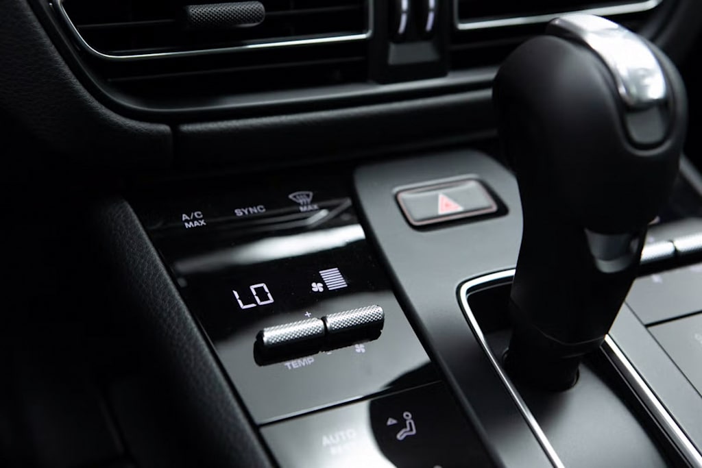 Thumbnail: 2025 Porsche Macan - 26