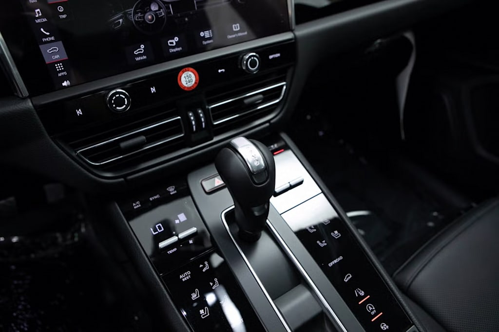 Thumbnail: 2025 Porsche Macan - 14