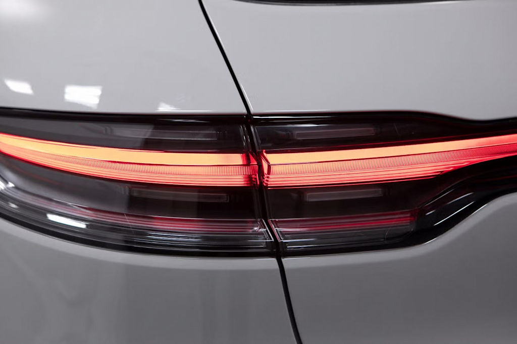 Thumbnail: 2025 Porsche Macan - 36