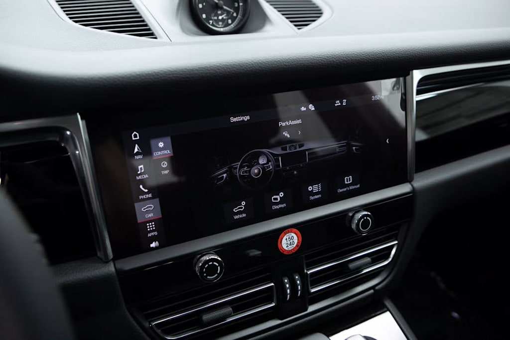 Thumbnail: 2025 Porsche Macan - 13