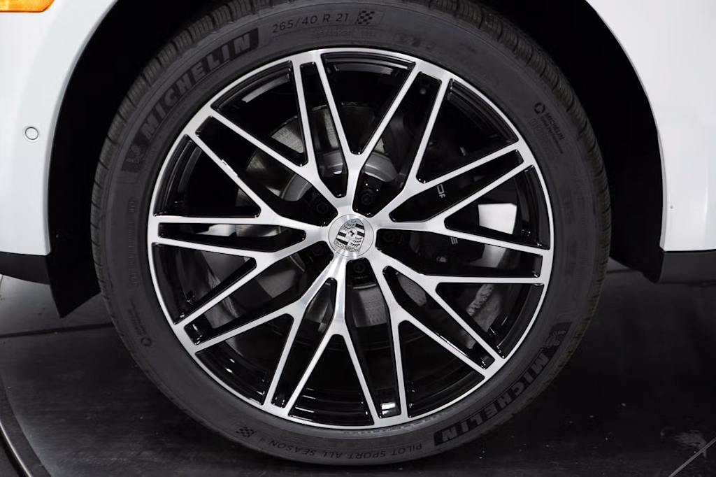 Thumbnail: 2025 Porsche Macan - 7