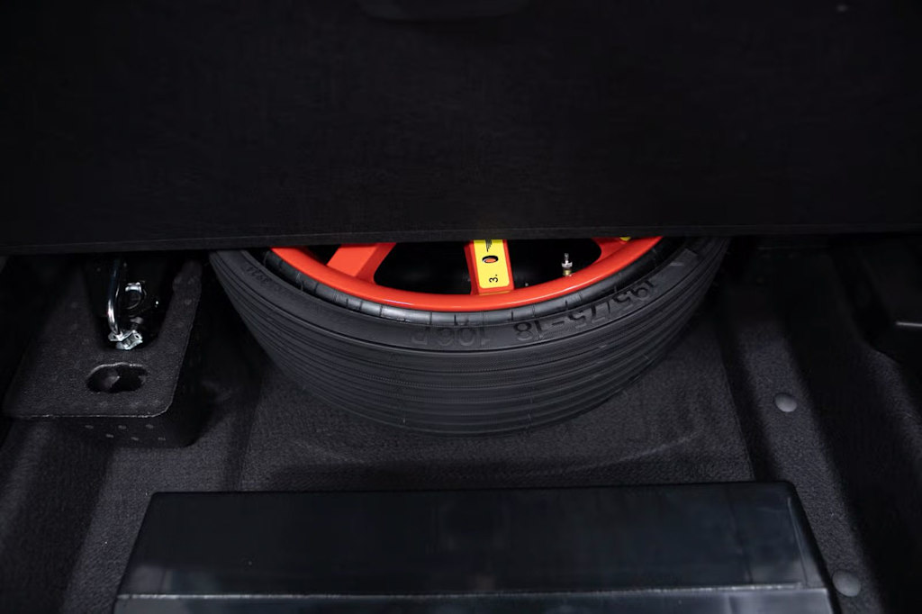 Thumbnail: 2025 Porsche Macan - 40