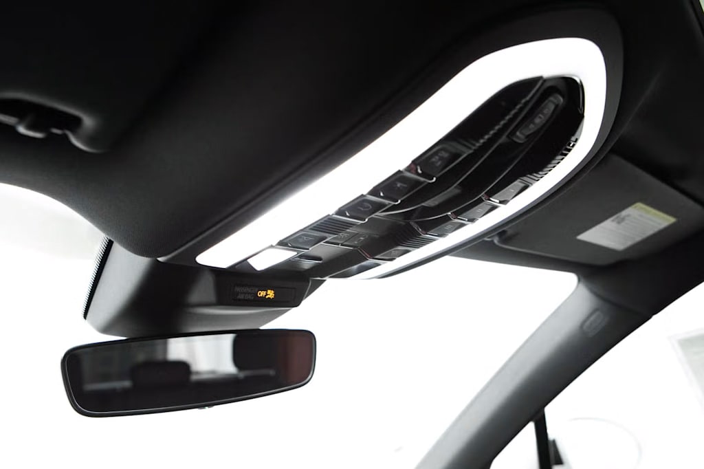 Thumbnail: 2025 Porsche Macan - 35