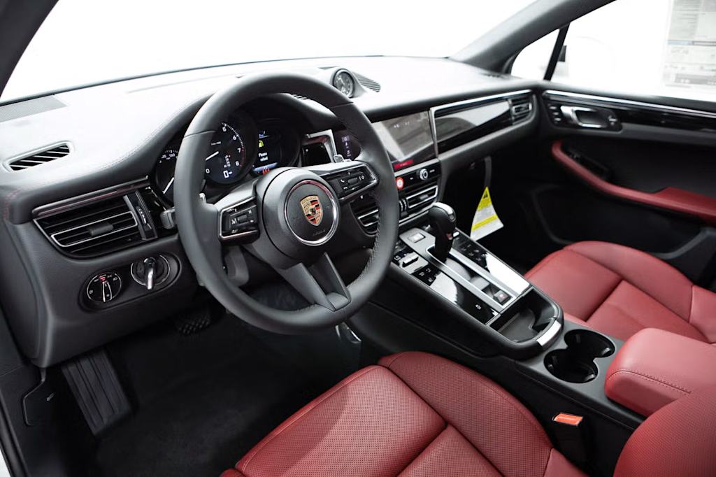 Thumbnail: 2025 Porsche Macan - 2