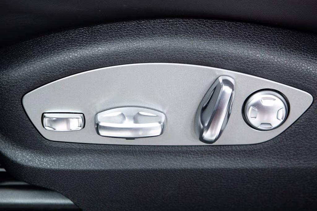 Thumbnail: 2025 Porsche Macan - 27