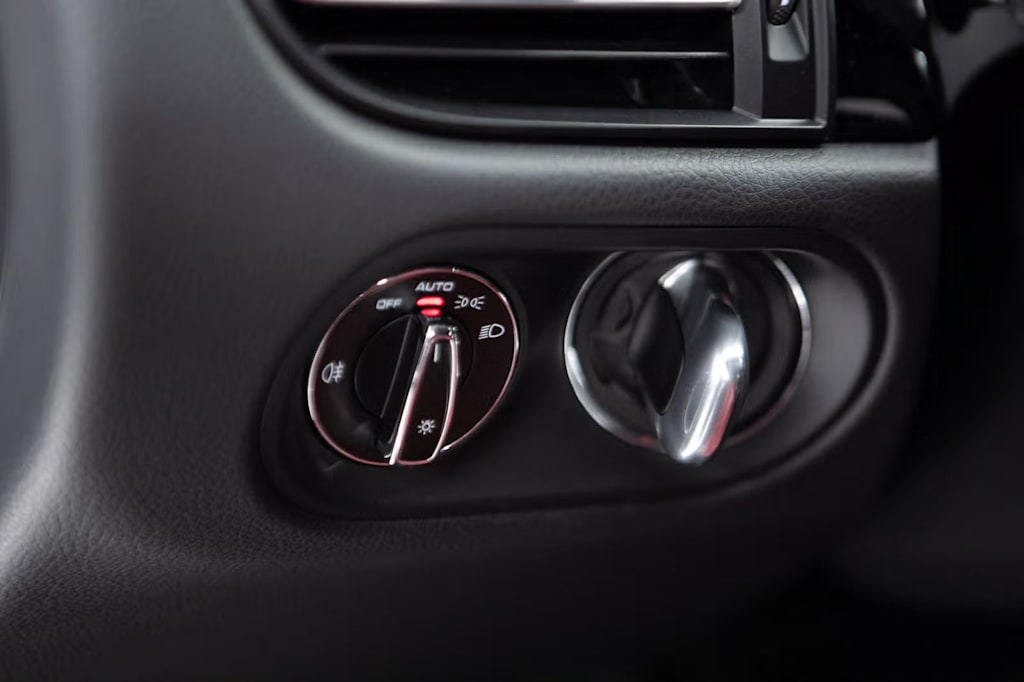 Thumbnail: 2025 Porsche Macan - 30